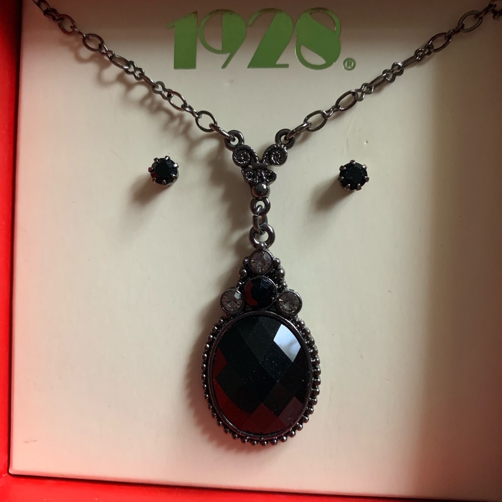 1928 Necklace and Earring set